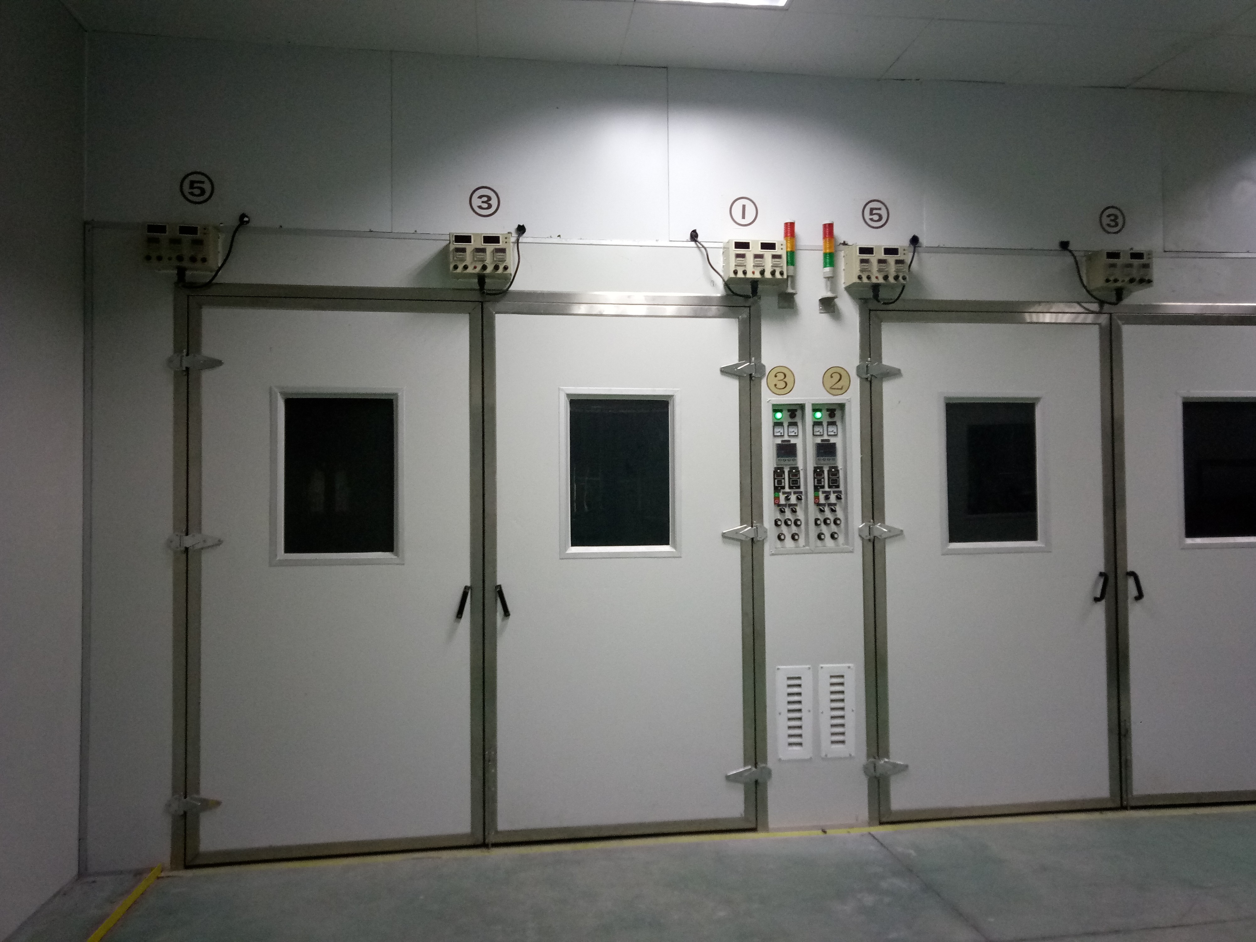 大型環(huán)境試驗箱